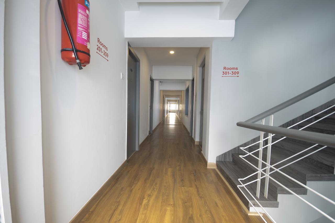 Hotel Oyo Townhouse 16 International Airport Mumbai Exterior foto